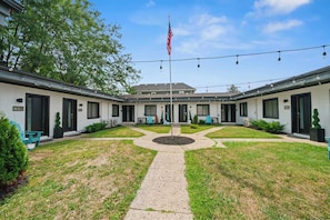 Studio, 1 Queen Bed, Patio, Garden View (Chic City Retreat 93G) | View from room