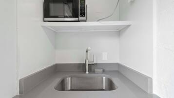 Studio, 1 Tempat Tidur Queen, patio, pemandangan kebun (Chic City Retreat 93D) | Interior