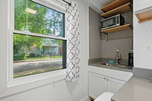Studio, 1 Queen Bed, Patio, Garden View (Chic City Retreat 93H) | Private kitchen | Fridge, microwave, oven, stovetop