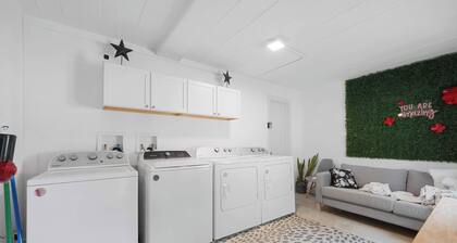 Chic City Retreat 93E