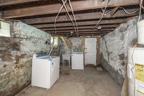 House, Multiple Beds, Balcony, Garden View (Chic Modern Gem w/ Style Suites) | Interior