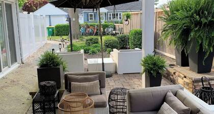 6-bedroom House, 2 units-Walk to Ocean, Heated pool-long term available