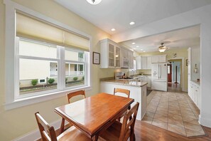 House, Multiple Beds, Patio, Garden View (Classic Charm on Ashland) | Private kitchen | Fridge, microwave, oven, stovetop