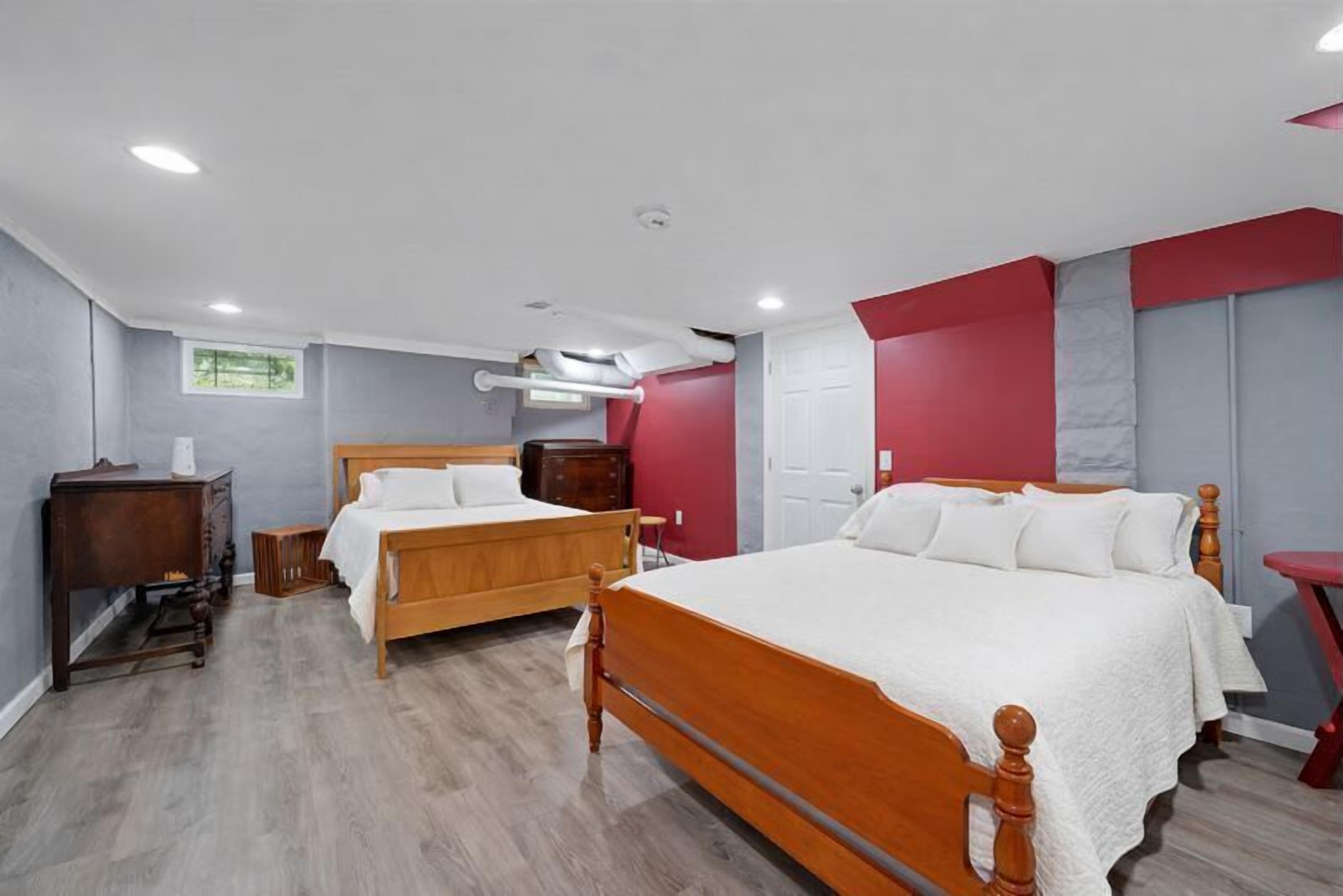 Rumah, Beberapa Tempat Tidur, patio, pemandangan kebun (Classic Charm on Ashland) | 4 kamar tidur dan didekorasi berbeda-beda