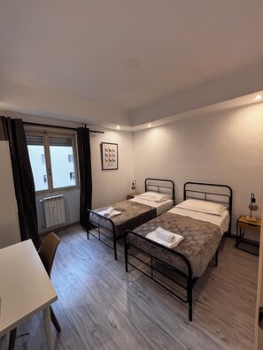 2 bedrooms, desk, WiFi, bed sheets