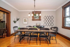 House, Multiple Beds, Hot Tub, Garden View (Doctor’s Retreat w/ Hot Tub) | Dining - Doctors Retreat w/ Hot Tub (Dayton)
