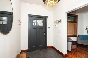 하우스, 침대(여러 개), 파티오, 정원 전망 (Historic Retreat Gateway) | 내부