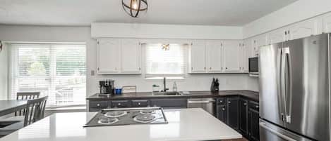House, Multiple Beds, Patio, Garden View (Lark Meadow Retreat) | Private kitchen | Fridge, microwave, oven, stovetop