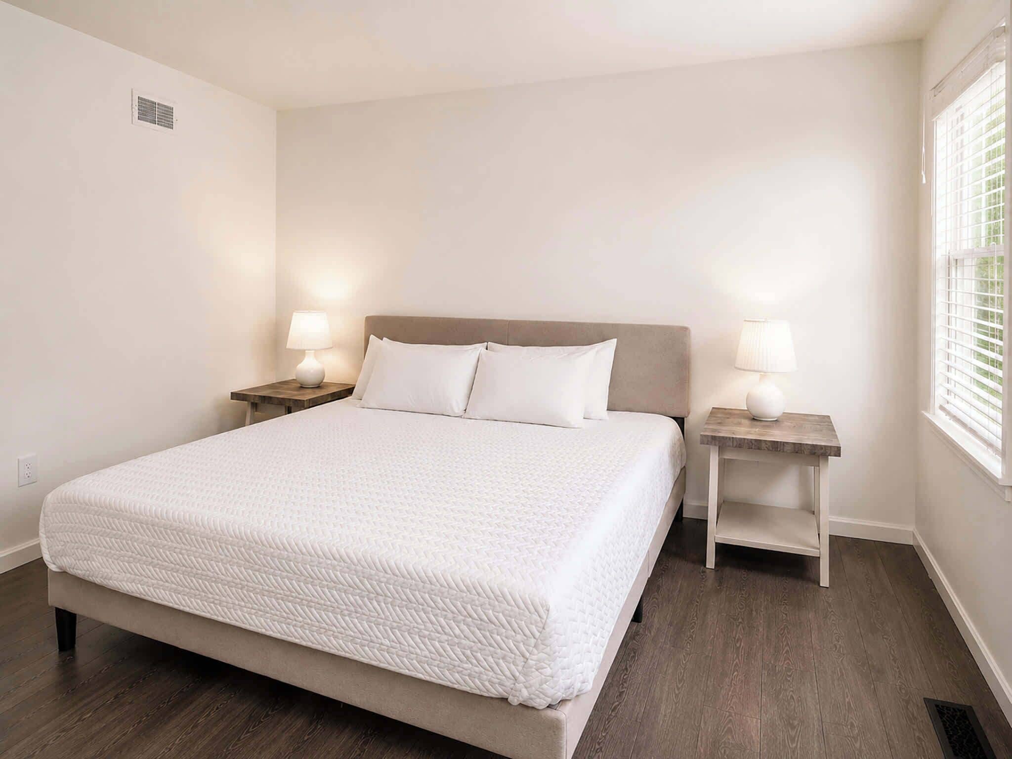 House, Multiple Beds, Patio, Garden View (Lark Meadow Retreat) | 5 bedrooms, individually decorated, individually furnished, bed sheets