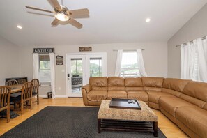 House, Multiple Beds, Patio (Lazy Days) | Living area