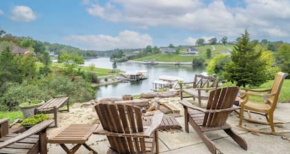 Lazy Days Waterfront for 12!