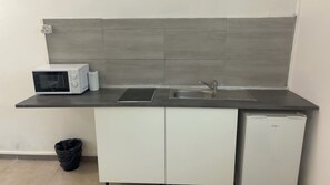 冰箱、微波炉、炉灶、电热水壶