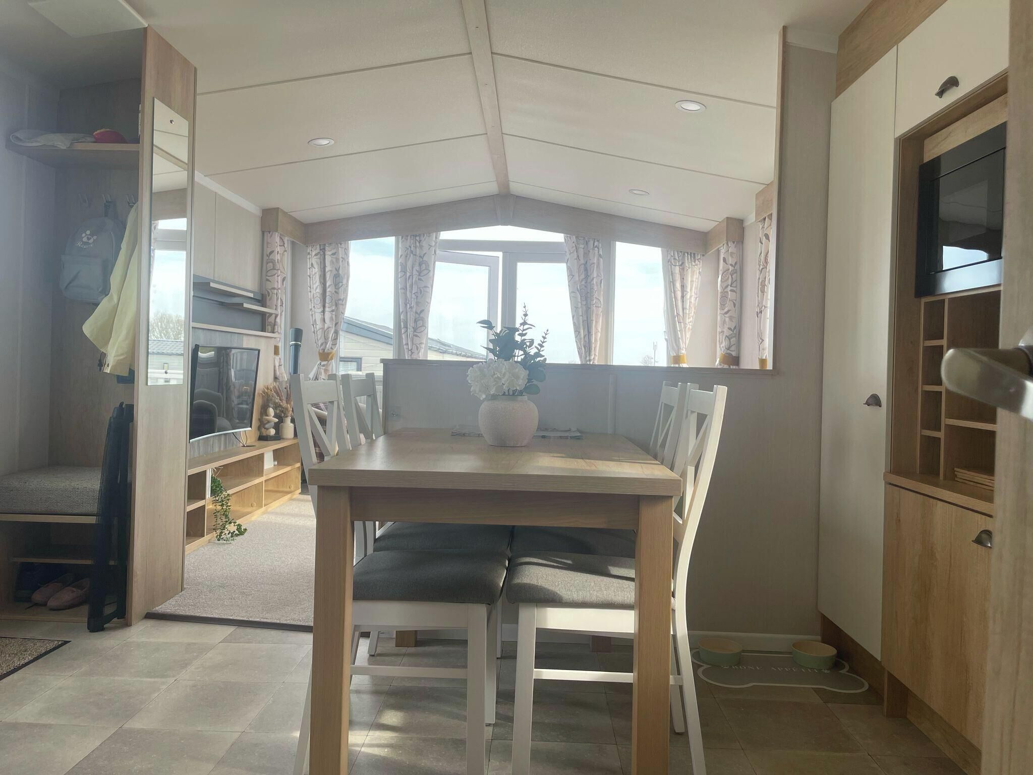 Kabin | Tempat makan