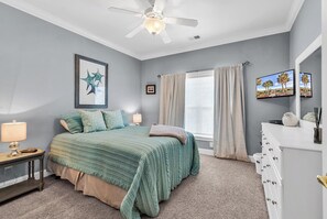 4 Schlafzimmer, Schreibtisch, Bügeleisen/Bügelbrett, WLAN