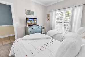 4 Schlafzimmer, Schreibtisch, Bügeleisen/Bügelbrett, WLAN