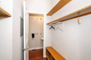 Studiolejlighed - 1 queensize-seng med sovesofa - køkken (Loft Life Pendleton 2) | Badeværelse