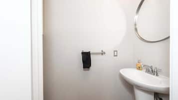 Monolocale, 1 letto queen con divano letto, cucina (Loft Life Pendleton 2) | Bagno
