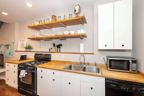 Studio - 1 queensize-säng med bäddsoffa - kök (Loft Life Pendleton 2) | Eget kök | Kylskåp, mikrovågsugn, ugn och spishäll