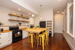 Studio, 1 Queen Bed with Sofa bed, Kitchen (Loft Life Pendleton 2) | Private kitchen | Fridge, microwave, oven, stovetop - Loft Life Pendleton 2 Chic Downtown Condo for 4! (Cincinnati)