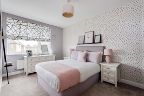 4 bedrooms, desk, iron/ironing board, WiFi