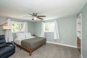 Casa, varias camas, patio, vista al jardín (Love ‘n Life Haven) | 5 habitaciones y wifi gratis