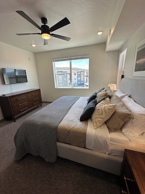 2 habitaciones, tabla de planchar con plancha, cuna de viaje y wifi