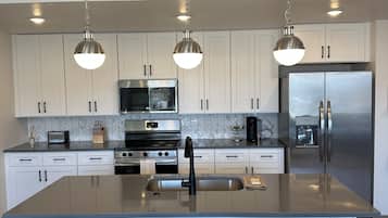 Micro-ondes, four, plaque de cuisson, lave-vaisselle