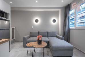 Appartement | Woonruimte | Een 42-inch smart-tv met digitale zenders