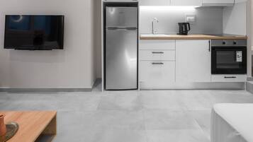 Studio | Private kitchen | Full-sized fridge, microwave, oven, stovetop