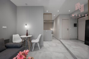 Studio | Essbereich im Zimmer