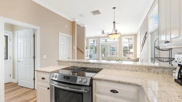 House, Multiple Beds (Turquoise Tail) | Private kitchen