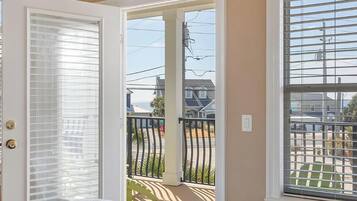 House, Multiple Beds (Turquoise Tail) | Interior