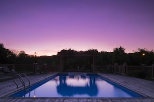Piscina externa sazonal