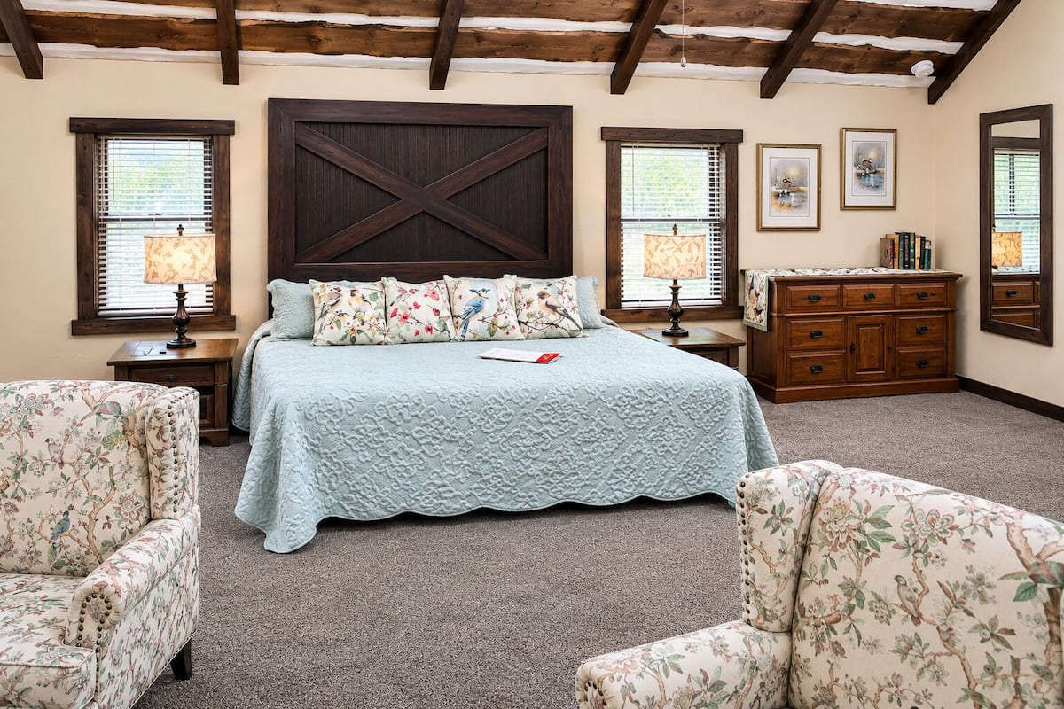 Suite, Courtyard View | Hypo-allergenic bedding available, desk, laptop workspace, WiFi (free)