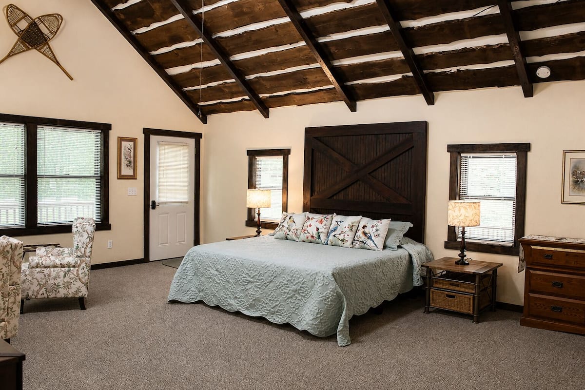Cottage | Hypo-allergenic bedding available, desk, laptop workspace, WiFi (free)