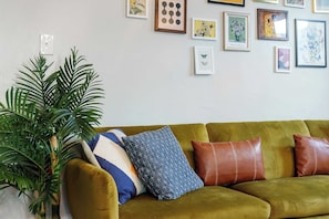 公寓, 多張床, 廚房, 花園景觀 (Merion Village Residences 1164) | 起居區 | 42-吋平面電視,提供數位頻道