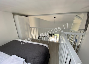 2 habitaciones, tabla de planchar con plancha, wifi y ropa de cama 
