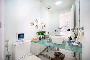 Shower, hair dryer, towels, toilet paper - Bz79 Casa Piscina e Sauna 180m da Praia (Buzios)