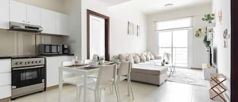 Family Apartment, 2 Bedrooms, Non Smoking | Private kitchen | Full-sized fridge, microwave, oven, stovetop