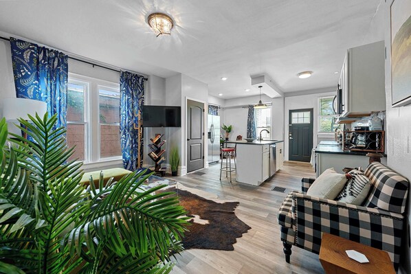 House, Multiple Beds, Patio, Garden View (Merion Village Residences Suites) | Living area