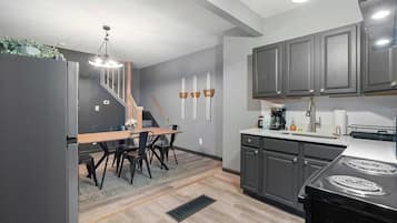 Townhome, Berbilang Katil, Kitchen, Garden View (North Pearl Residences 874) | Dapur peribadi | Peti sejuk, ketuhar gelombang mikro, ketuhar, dapur