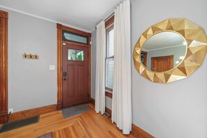 House, Multiple Beds, Patio, Garden View (Our Locally World Famous Home) | Interior
