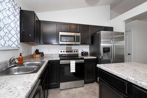 House, Multiple Beds, Patio, Garden View (The Ark Encounter Retreat) | Private kitchen | Fridge, microwave, oven, stovetop - The Ark Encounter Retreat (Walton)