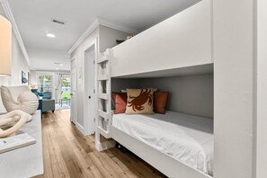 Condo, 1 King Bed (C' Salt 10B)