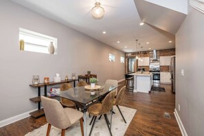 獨棟房屋, 多張床, 廚房, 花園景觀 (The Ruth House) | 用餐區