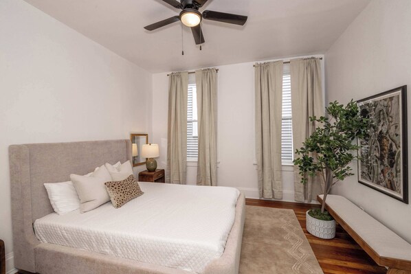 บ้านพัก, หลายเตียง, ลานระเบียง, วิวสวน (Woodburn Villa by Blackhouse) | 5 ห้องนอน, Wi-Fi ฟรี