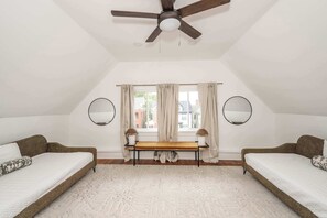 Maison, plusieurs lits, patio, vue jardin (Woodburn Villa by Blackhouse) | 5 chambres, Wi-Fi gratuit