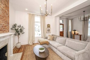 Living area - Woodburn Villa by Blackhouse (Cincinnati)