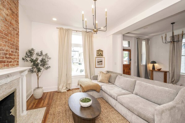 Living area - Woodburn Villa by Blackhouse (Cincinnati)