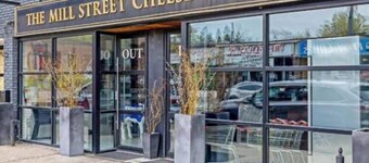 Spacious, modern executive suite with free parking and wifi